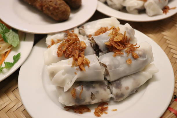 Bánh cuốn Việt Nam được chuyên trang du lịch Traveller giới thiệu là một trong những món ăn hấp dẫn nhất thế giới 